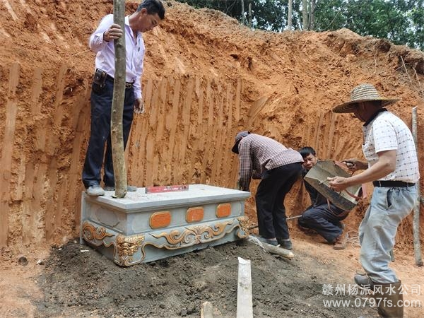 和田地区陈荣昌广东陆丰点虎形王字穴